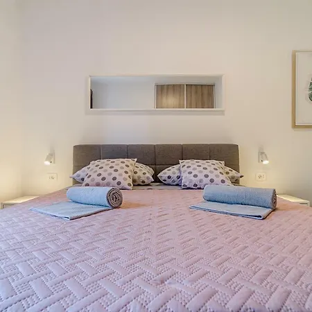 De Ville Apartment Pula